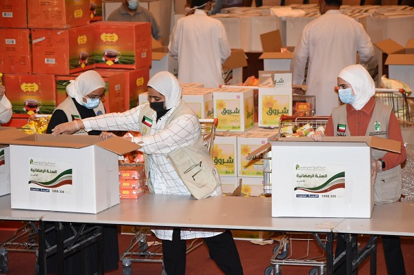 الهيئة الخيرية توزع سلالًا غذائية على 5250 عاملًا  متضررًا من "كورونا"